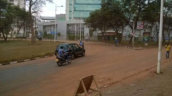 Umuhanda bahereyeho mu gusana imihanda yo mu Mujyi wa Kigali wangiritse.