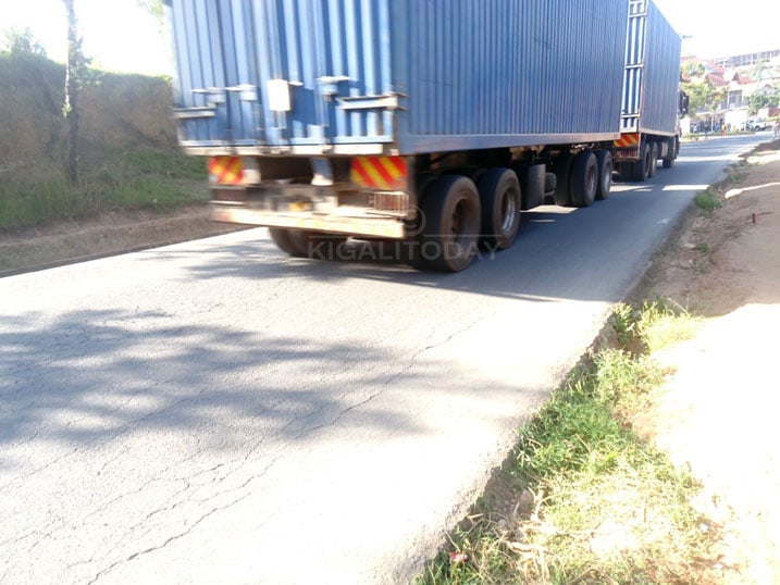 Uyu muhanda wari muto mu bugari kuburyo kubisikana kw'imodoka byagoranaga 