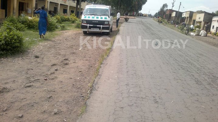 Umuhanda Musanze-Cyanika ntabwo ufite ahantu bahugenewe imodoka zihagaragara kugira ngo zikuremo cyangwa zishyiremo abagenzi.