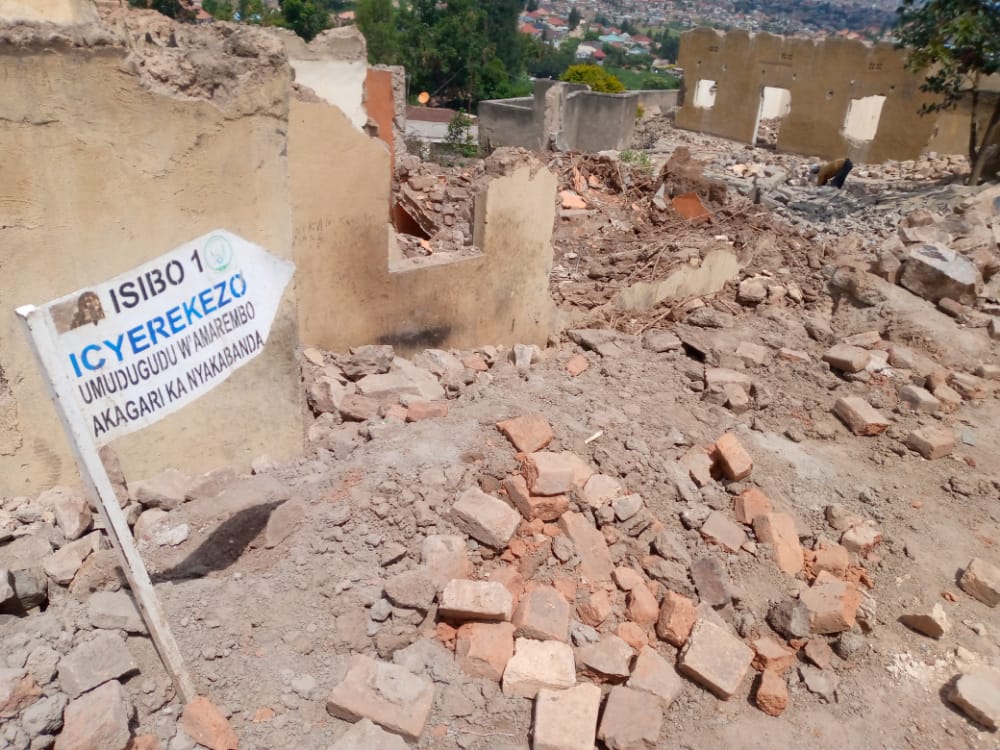 Abafite imitungo ahazanyuzwa umuhanda wa kaburimbo uva Sonatubes werekeza Kanombe unyuze muri Sahara bamaze kwimuka