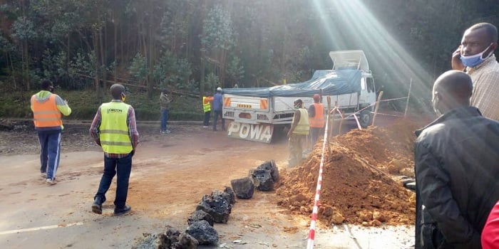 Umuhanda wongeye kugendwa, imodoka zitwaye imizigo na zo zirimo guhita