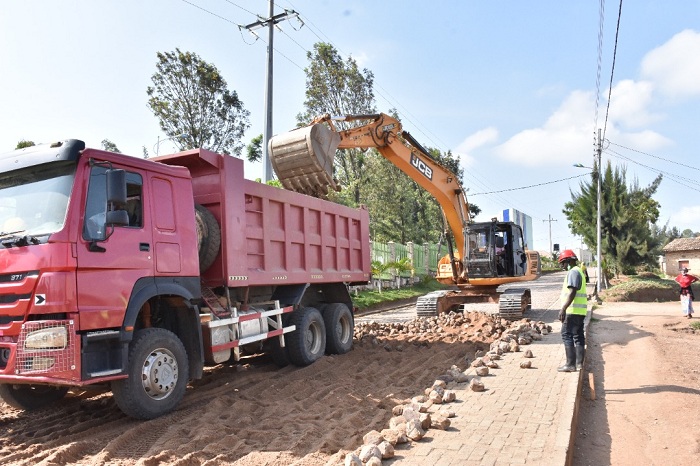 Muri Kamena umuhanda uzaba umaze kuzura igice cyawo