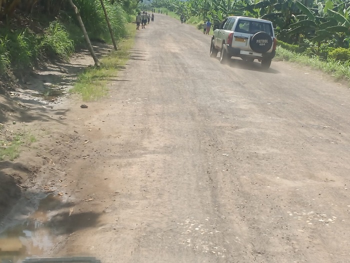 Umuhanda Musanze Vunga Ngororero wabaye nk'igisoro kubera ibinogo biwuzuyemo