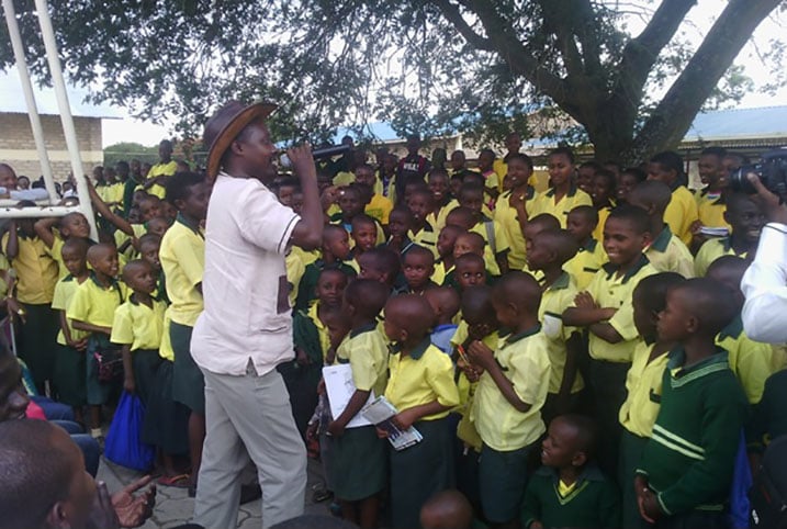Ruremire Phocas wateguye igitaramo Byumvuhore yitabiriye nawe yaririmbiye abana biga muri HVP-gatagara.