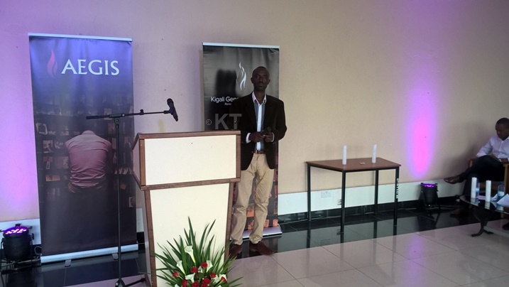 Umuhanzi Bonhomme yabafashije kwibuka aririmba ndirimbo ze.