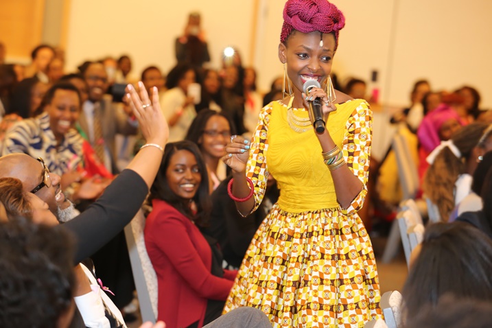 Umuhanzi Teta Diana yasusurukije abitabiriye iyi nama. 