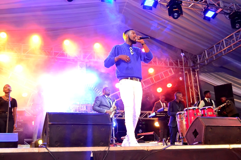 Umuhanzi Yverry na we yaririmbye muri iki gitaramo