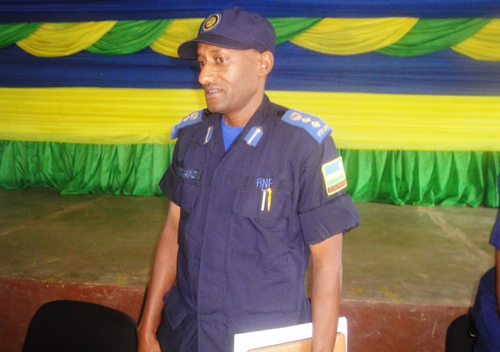 Umuhuzabikorwa wa Dasso muri Minaloc Chief Superitendent Sam Rumanzi yashimye imyitwarire ya za Dasso mu karere ka Rutsiro.