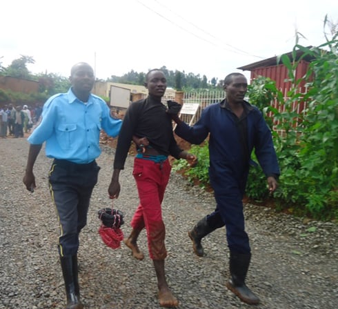 Gasigwa Augustin (hagati) n