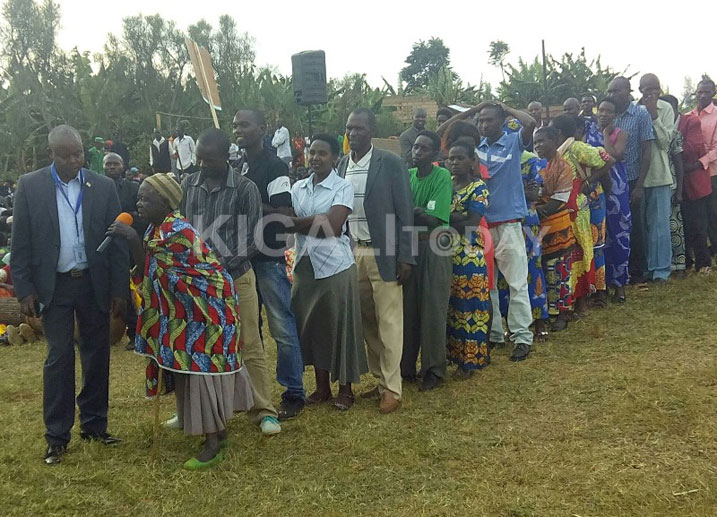 Uyu mukecuru, Bernadette Mbyarirehe, ngo ibimutunze byose abibona kubera Kagame.