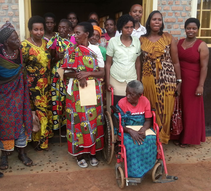 Uyu mukecuru w'imyaka 84 avuga ko yishimira uburyo afashwa n'abaturanyi na Leta imuba hafi mu bibazo yahuye nabyo bya Jenoside yamusize ari inshike.