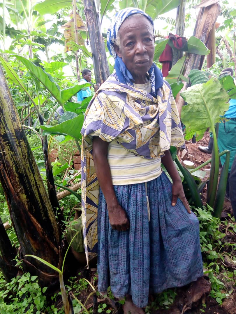 Umukecuru Bazinanirwa ngo yabonaga ingabo za kera akiruka