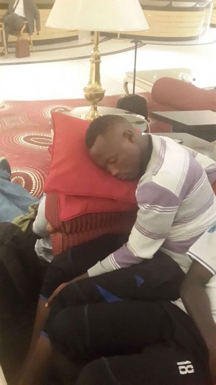Uyu nawe yahisemo kwihengeka ku meza.