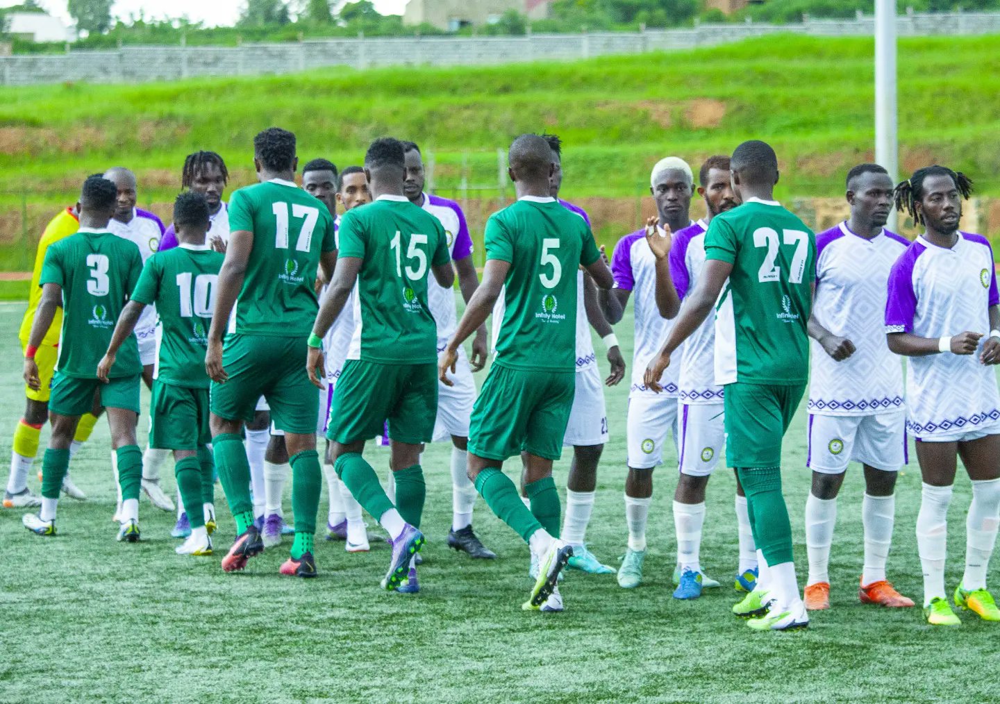 Umukino wahuzaga Sunrise FC na Kiyovu Sports FC wasubitswe ku munota wa gatandatu kubera imvura nyinshi, umukino urasubukurwa kuri iki Cyumweru saa cyenda zuzuye n'ubundi i Nyagatare