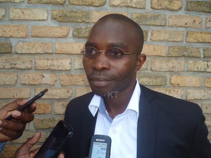 Umukozi wa RHA ukuriye umushinga wo guca Asbestos mu Majyepfo ahamya ko umwaka wa 2016 uzarangira iryo sakaro ryaracitse burundu.