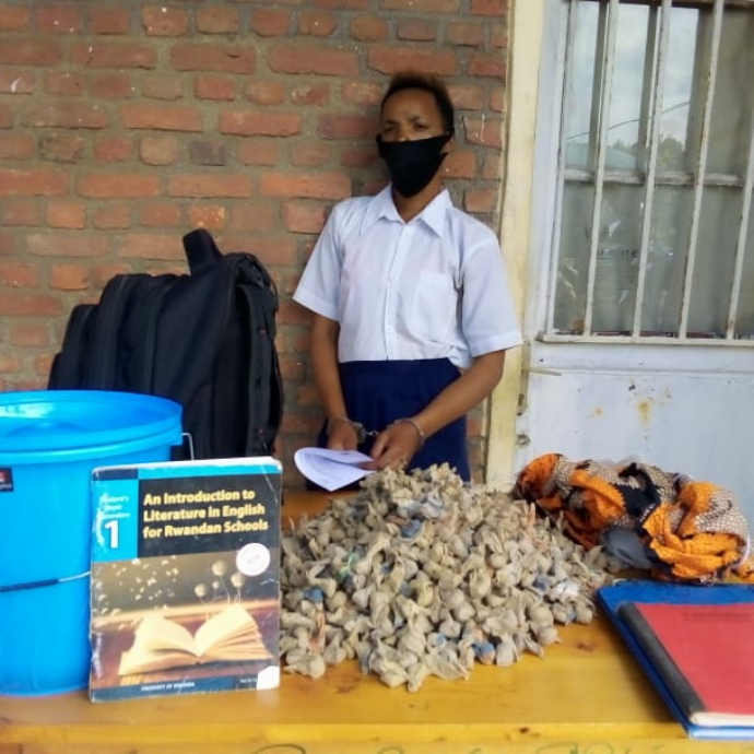 Uwari wigize umunyeshuri yafatanywe udupfunyika 1000 tw