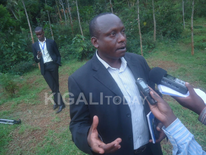 Umunyamabanga Nshingwabikorwa w'Umurenge wa Nkombo,Sebagabo Victoir, avuga ko batangiye ibiganiro n'amabanki kandi ikibazo kiri mu nzira zo gukemuka.