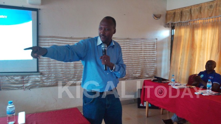 Umunyamabanga nshingwa bikorwa w'intara Jabo Paul asaba abafundi guhugukirwa nubumenyi bahawe.