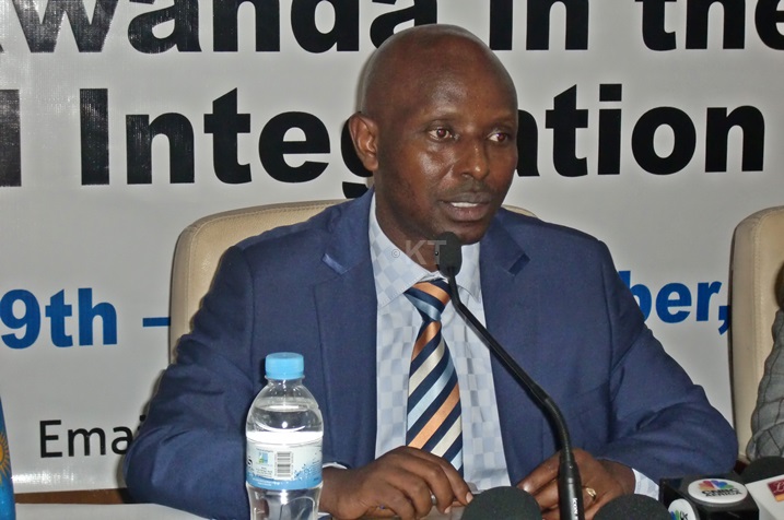 Umunyamabanga Uhoraho muri MINEAC, Safari Innocent avuga ko ihuzwa rya za gasuta ryoroheje ubucuruzi.