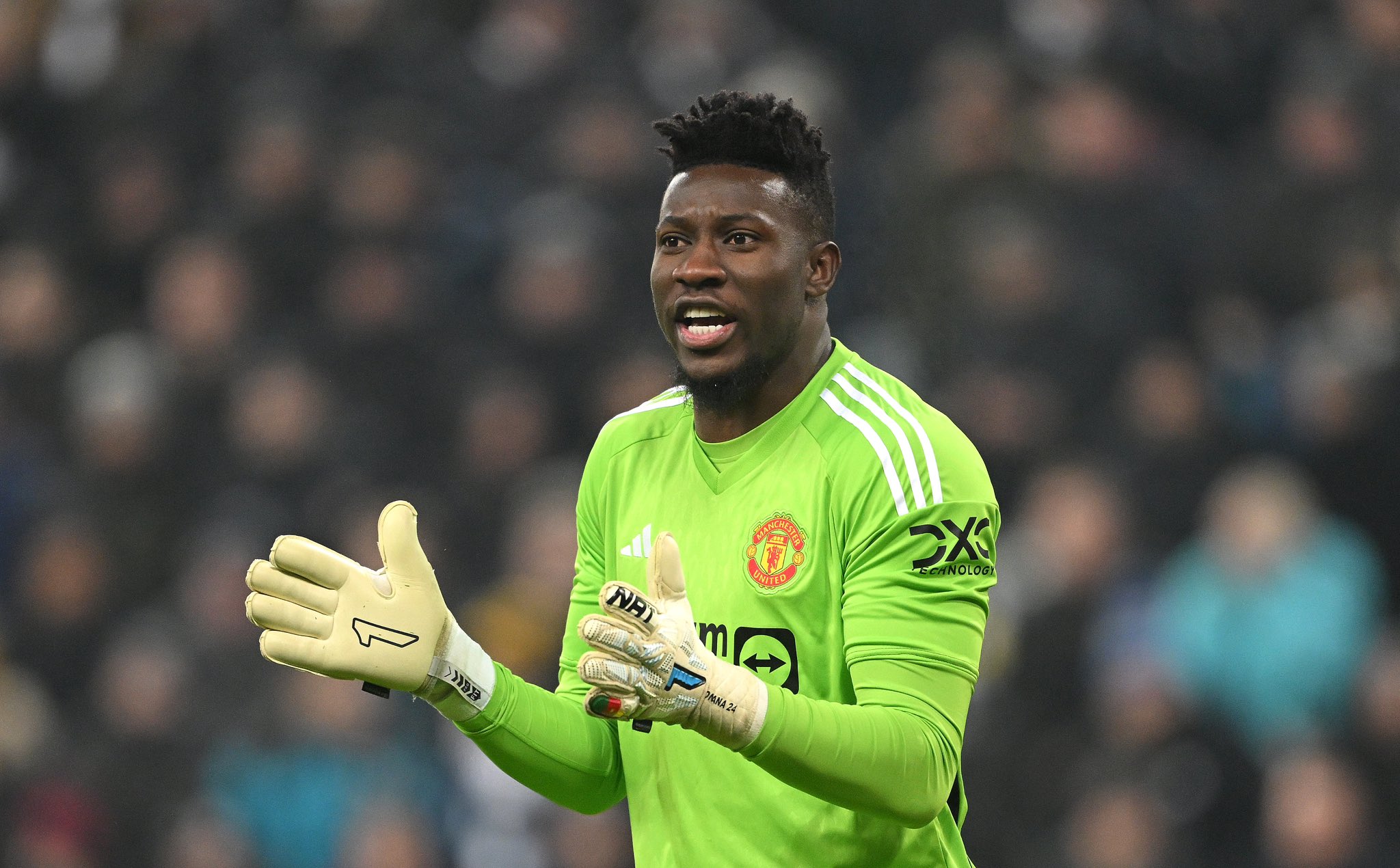 Umunyezamu André Onana yafashije Manchester United akuramo imwe mu mipira Liverpool yateraga mu izamu rye
