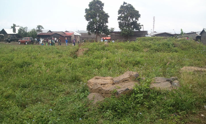 Aho Abanyekongo bavuga ko ari ubutaka bwabo ni inyuma y'amazu arimo kubakwa ku ruhande rw'u rwanda.
