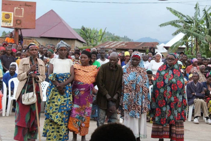 Abaturage mu midugudu batanga ibitekerezo 