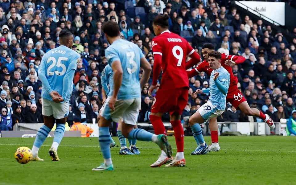 Umupira Trent Alexander yateye ukavamo igitego cya Liverpool cyo kwishyura