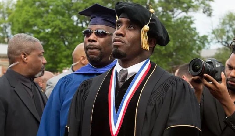 Umuraperi Sean 'Diddy' Combs mu 2014, ahabwa impamyabumenyi y'icyubahiro na Kaminuza ya Howard