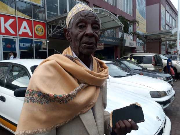 Umusaza Ausi Majuto ni umwe mu bavukiye ahari karitsiye Mateusi, bakaba baraje kwimurirwa mu Biryogo