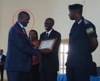Uwineza Jean de Dieu yigeze guhabwa icyemezo cy'umushoramari w'imena mu karere ka Bugesera.