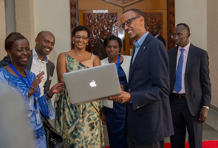 Perezida Kagame na bamwe mu bayobozi bakuru b'igihugu. 