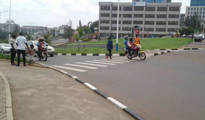 Akenshi abanyamaguru bambuka banyuranwamo n'ibinyabiziga