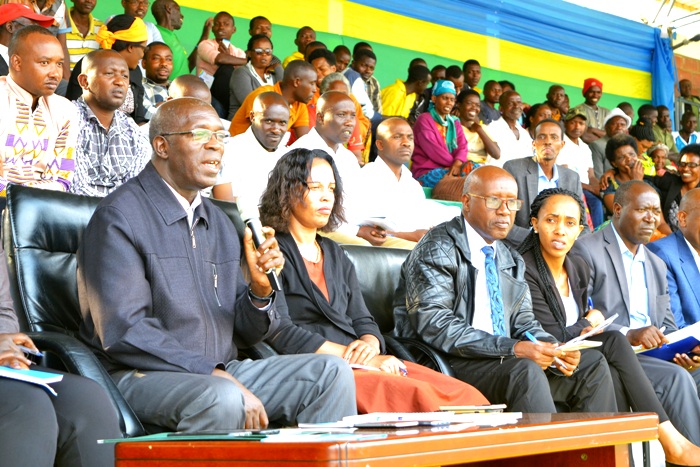 Umuvunyi Mukuru Anastaze Murekezi yasabye baturage kureka gusiragira mu nkiko