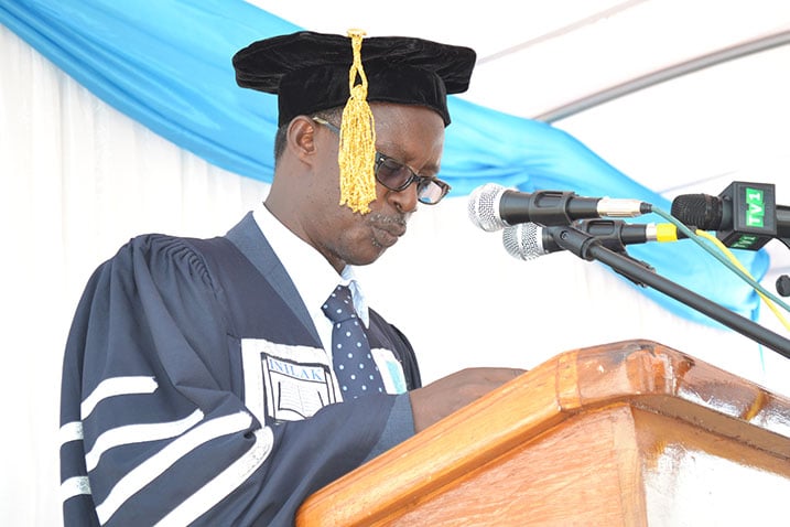 Dr Ngamije atanga impanuro ku barangije muri INILAK, Nyanza.