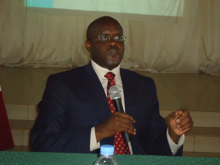 Umuyobozi mukuru wungirije w'ikigo cy'igihugu gishinzwe imiyoborere avuga ko bizwi ko inyoroshyangendo zikenewe ku bayobozi b'inzego z'ibanze ariko ngo bijyana n'amikoro y'igihugu akiri make.
