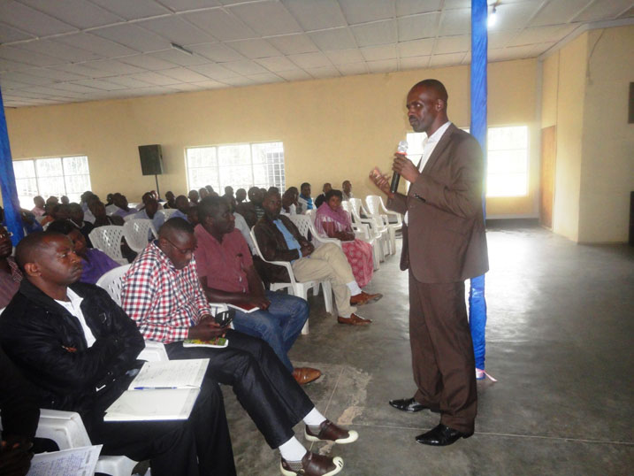 Umuyobozi w'akarere aherytse gusaba abayobozi b'imirenge gucunga abandi bantu baba bihishe inyuma y'ubwitabire buke.