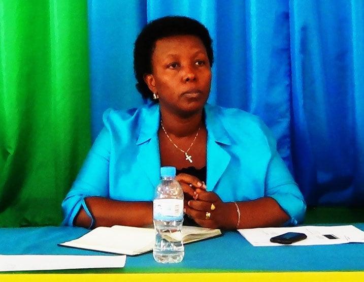 Umuyobozi w'Akarere ka Muhanga avuga ko igihugu kidakeneye guhora mu bishya nk'ababumbyi.