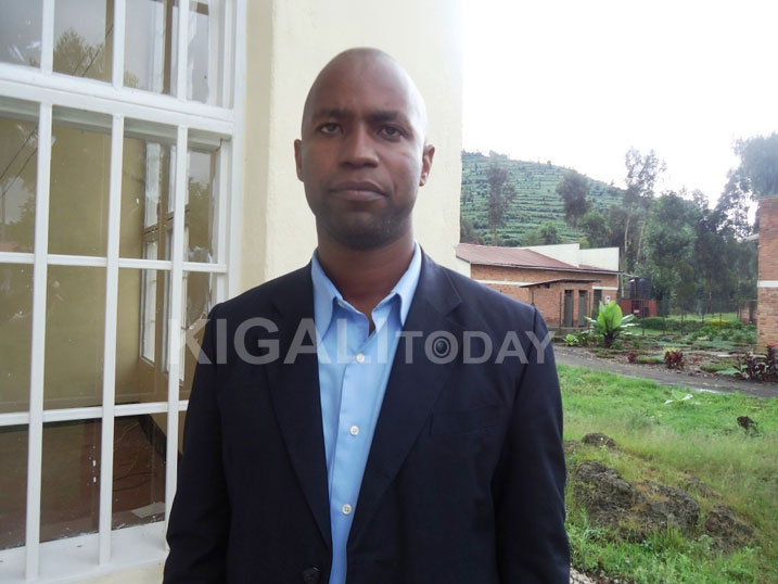 Umuyobozi w'Akarere ka Nyabihu, Twahirwa Abdoulatif, ari mu bayobozi ngo bagize icyo bageza ku baturage.