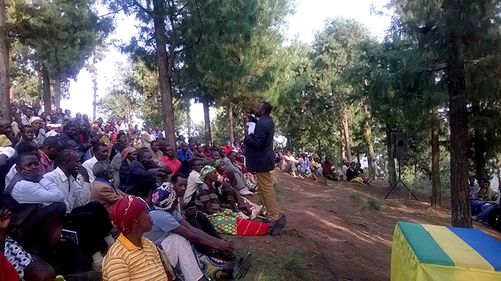 Umuyobozi w'Akarere ka Nyamagabe yasabye abaturage n'abayobozi gukorana ntawe uhutaje undi.