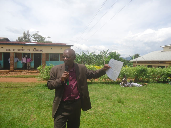 Umuyobozi w'akarere ka Rusizi asaba abaturage kwamagana abashaka kongera gusenya ubumwe bw'Abanyarwanda.