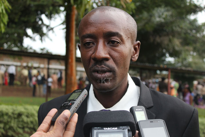 Umuyobozi w'Akarere ka Rwamagana, Radjab Mbonyimuvunyi, avuga ko ayo mazu azasanwa ku bufatanye bw'akarere na FARG.