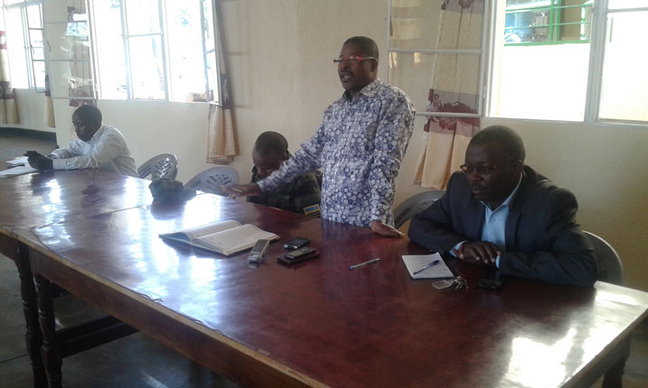 Umuyobozi w'Akarere ka Nyamasheke Wungirije ushinzwe Ubukungu, Bahizi Charles, asaba abahagarariye ibigo by'imari gutahiriza umugozi umwe mu byo bakora.