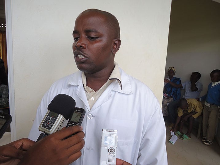Hakizimana avuga ko abaturage bari biyemeje kwigurira imbangukiragutabara ariko amapfa abakoma mu nkokora.