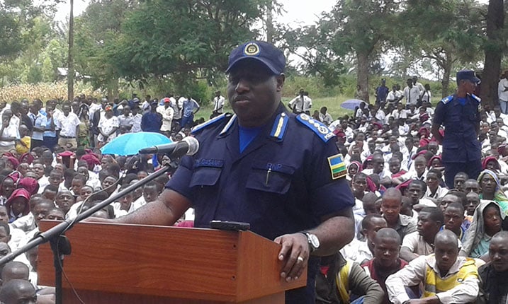 IGP Gasana yasabye Abanyakirehe gukomeza kurwanya ibiyobyabwenge.