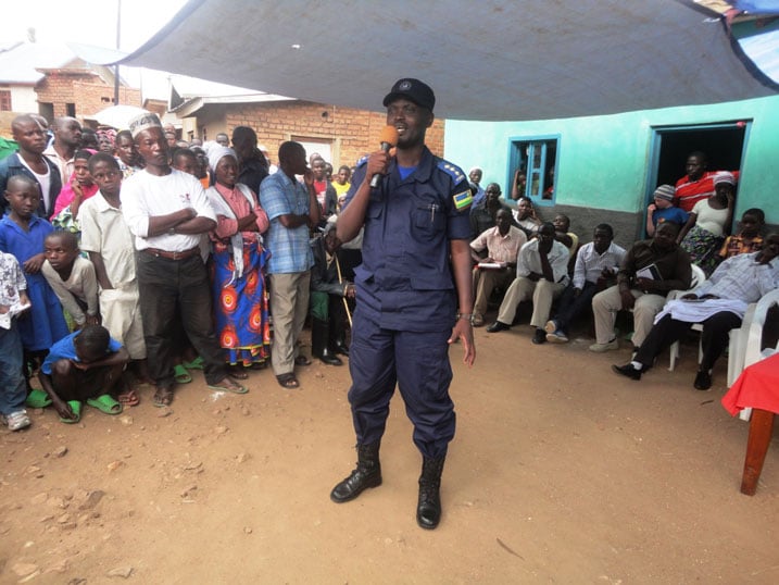 CIP Rutagambwa yibukije abatuye ikirwa cya Bugarura ko nta cyakorwa hatari umutekano.