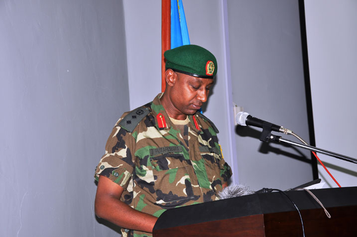 Col Rutaremara avuga ko intenganyigisho isanzwe ahubwo ibi bihugu biri kureba ibyakongerwamo bijyanye n'igihe.