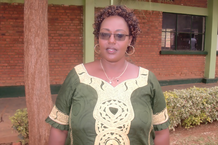 Umuyobozi w'akagari ka Kabeza, Mudahogora Shadia, avuga ko abaturage ari bo bitorera abo bashaka.