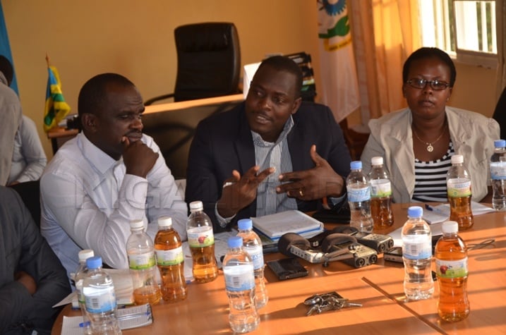 Umuyobozi w'akarere asobanura ko hotel izuzura umwaka utaha.