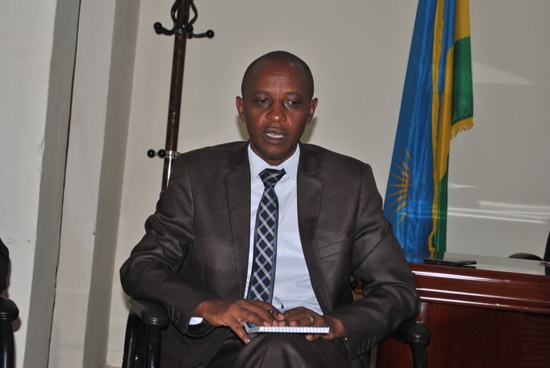 Nsanzumuhire Emmanuel na we yinjiye mu nkundura y'abayobozi b'uturere bamaze iminsi begura ku mirimo yabo