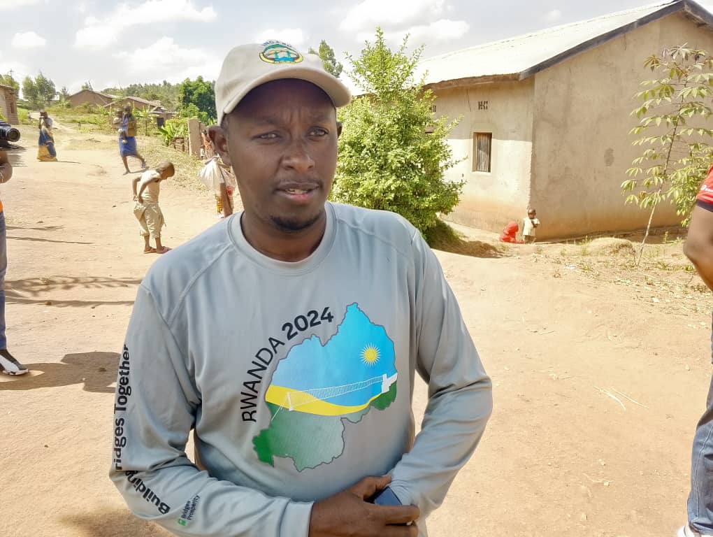 Umuyobozi w'Akarere ka Muhanga wungirije ushinzwe ubukungu Bizimana Eric avuga ko inzu zari zubatswe muri Mbare hari izitagiraga amashanyarazi
